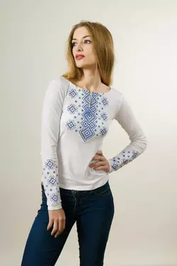 Молодіжна жіноча вишита футболка білого кольору «Блакитний карпатський орнамент» Молодіжна жіноча вишита футболка білого кольору «Блакитний карпатський орнамент»