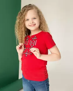 Яскрава вишита футболка для дівчинки в червоному кольорі «Зоряне сяйво на червоному» Яскрава вишита футболка для дівчинки в червоному кольорі «Зоряне сяйво на червоному»