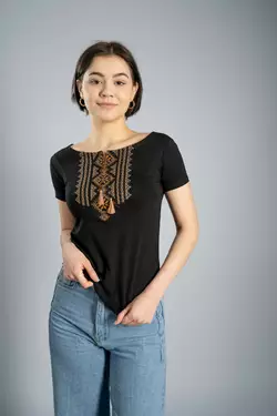 Жіноча чорна вишита футболка в українському стилі «Гуцулка (коричнева вишивка)» Жіноча чорна вишита футболка в українському стилі «Гуцулка (коричнева вишивка)»