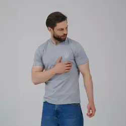 Футболка чоловіча сіра з V-вирізом "Тризуб" сіра вишивка Футболка чоловіча сіра з V-вирізом "Тризуб" сіра вишивка