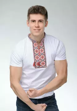 Чоловіча футболка на короткий рукав із класичною вишивкою «Отаманська» Чоловіча футболка на короткий рукав із класичною вишивкою «Отаманська»