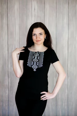 Женская черная футболка-вышиванка на каждый день «Гуцулка (серая вышивка)»