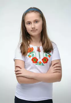 Дитяча вишита футболка білого кольору з квітковим орнаментом «Барвисті маки» 98 Дитяча вишита футболка білого кольору з квітковим орнаментом «Барвисті маки» 98