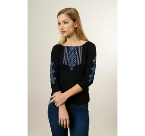 Модная женская футболка с вышивкой с рукавом 3/4 черного цвета с голубым орнаментом «Гуцулка»